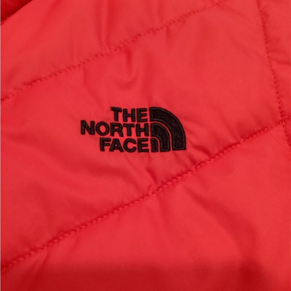 NWOT - North Face Red Puffer Vest - L - Picture 9 of 11
